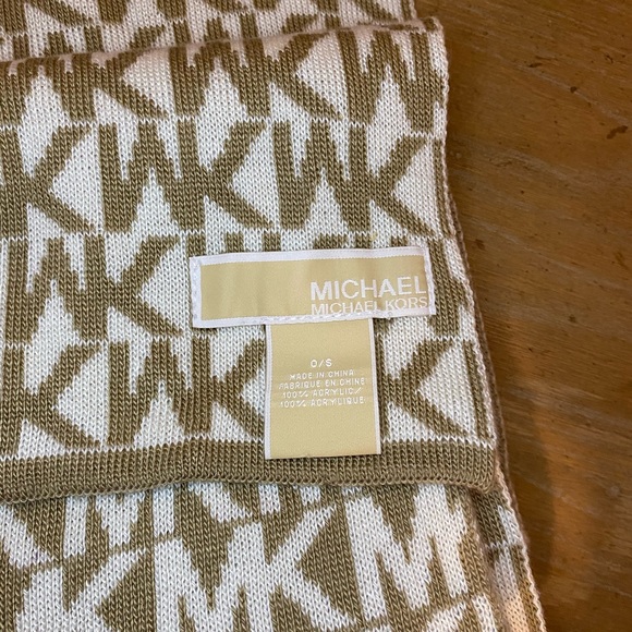 Michael Kors Scarf - Picture 2 of 3